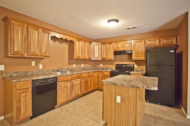 Building Photo - 3012 S B St