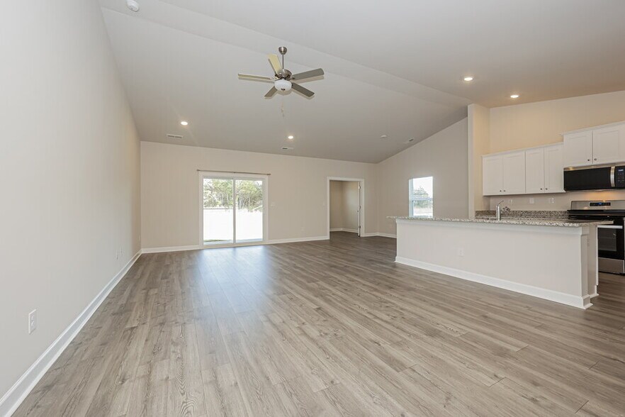 Building Photo - 3463 Quintana Dr