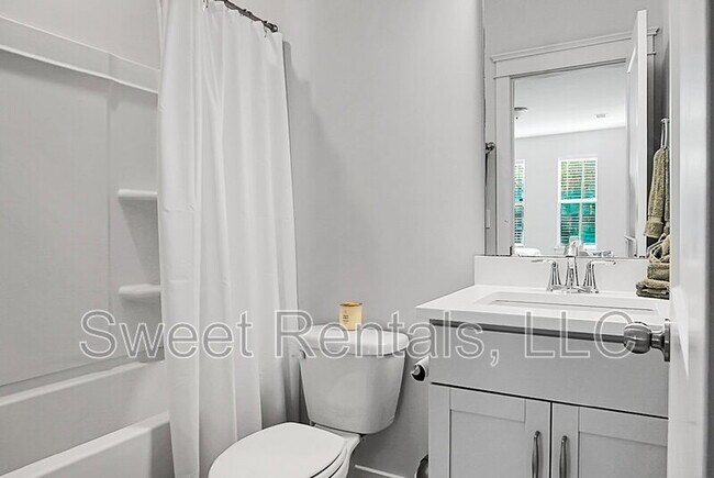 Building Photo - 4565 Mixson Ave