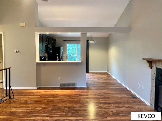 Building Photo - Sweet Home - Central Fort Collins!