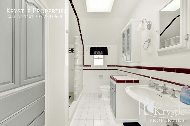 Building Photo - 110 Camino Alto