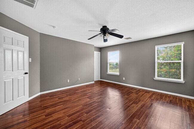 Building Photo - 5615 W Harrow Dr