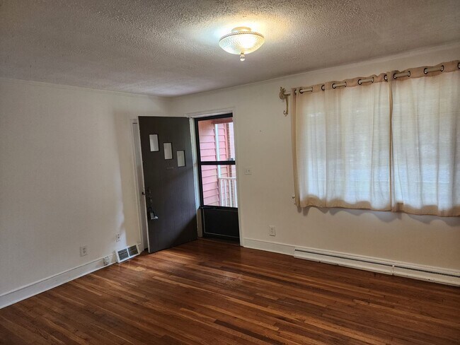 Building Photo - 302 Potter Dr