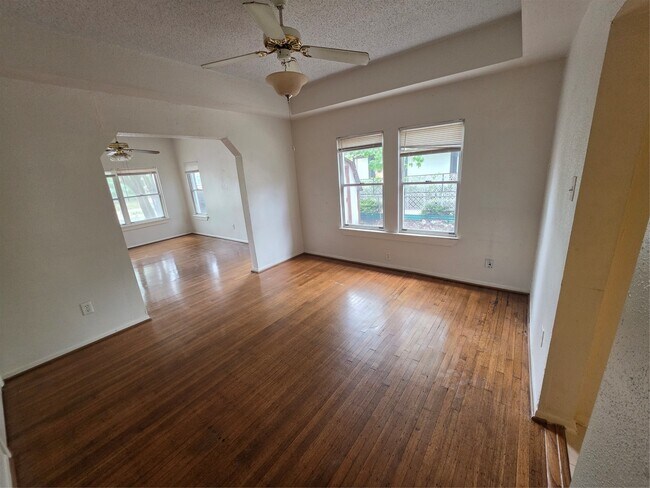 Building Photo - 1226 W Gray St