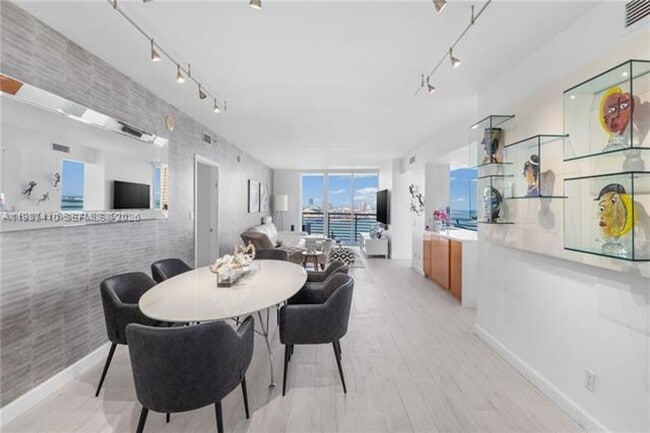 Building Photo - 335 S Biscayne Blvd