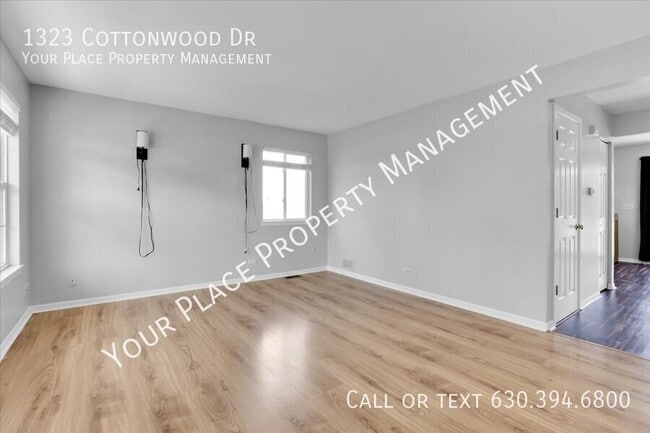 Building Photo - 1323 Cottonwood Dr
