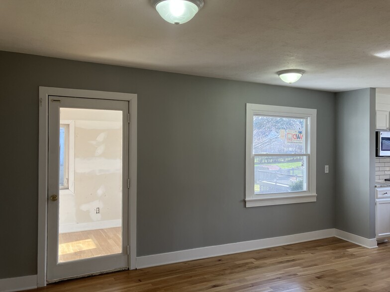 Mud room off kitchen, will be painted - 5142 Ridge Rd