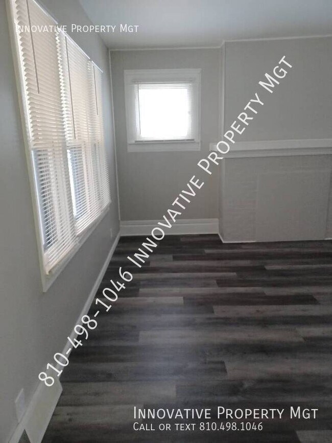 Building Photo - 842 E 9th St