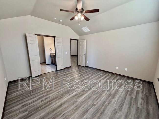 Building Photo - 5601 Sanderling Rd