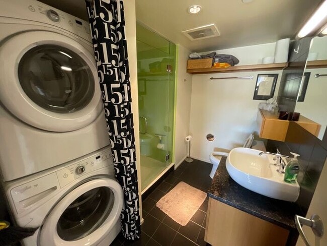 Building Photo - MOVE IN SPECIAL!!! DEPOSIT MOVES YOU IN!!!