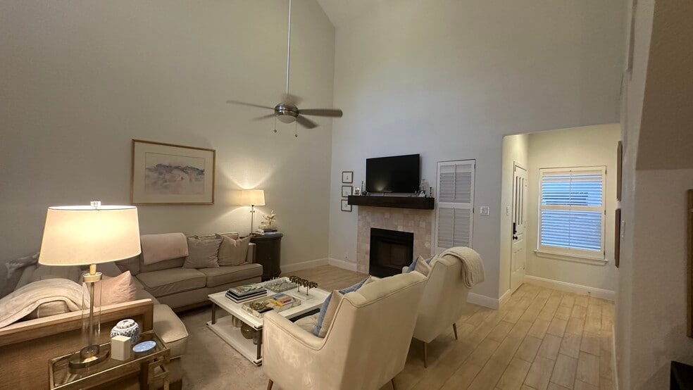 Building Photo - 8103 N New Braunfels Ave #5