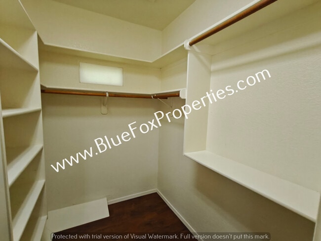 Building Photo - 1560 E Sonoran Desert Dr