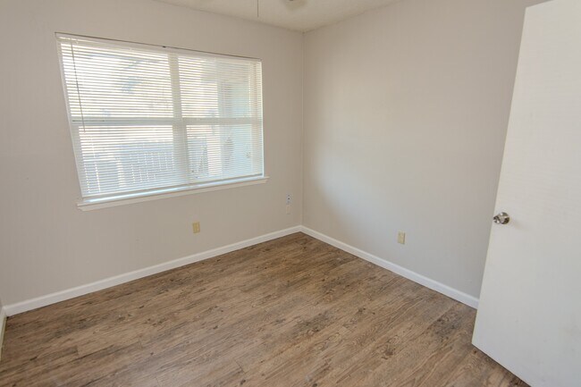 Building Photo - 1665 Northwood St