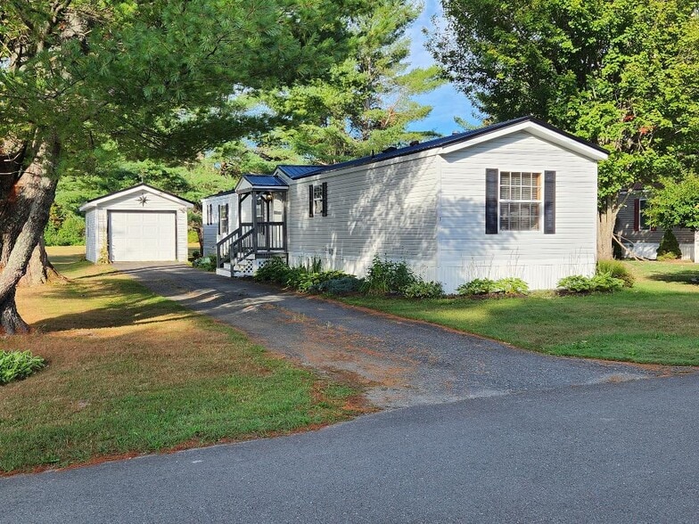 House + Garage - 10 Karen St