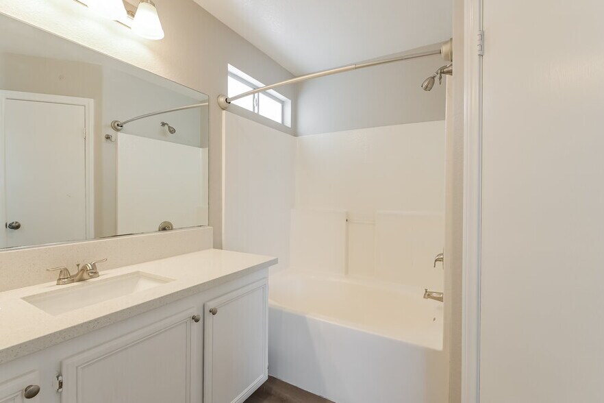 Building Photo - 1108 Adcox Ct