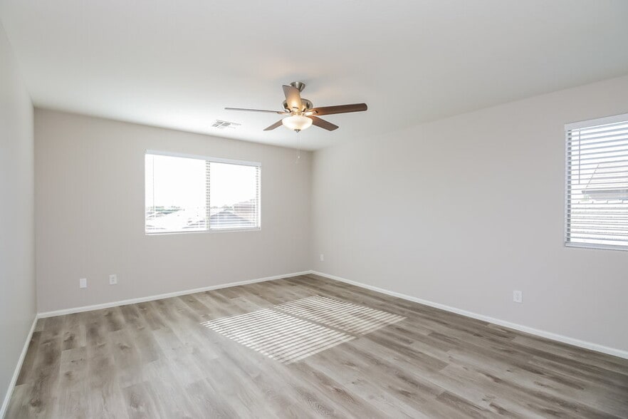 Building Photo - 1361 E Ryan Rd