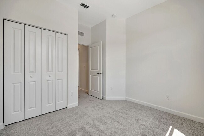 Building Photo - Modern Townhome @ Veranda Landing