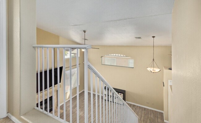 Building Photo - 3 BR 2.5 BA Glendale