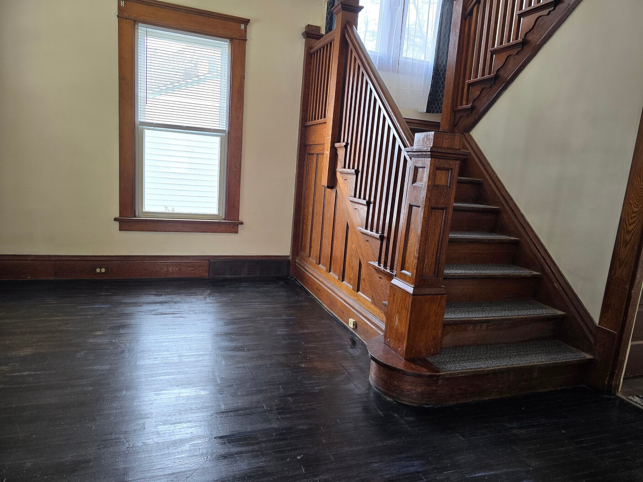 Building Photo - 1134 S Linden Ave