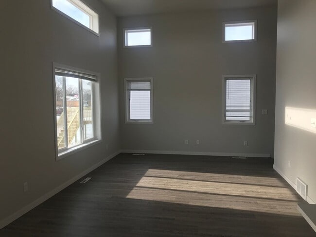 Building Photo - 301 Toronto Dr