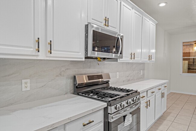 Building Photo - 16118 Market Garden Ln