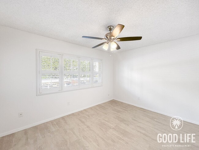 Building Photo - Spacious 2B/2BA condo available in San Carlos!