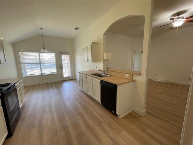 Building Photo - 2049 Sunny Side Dr