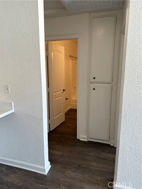 Building Photo - 18845 Del Mano Ct