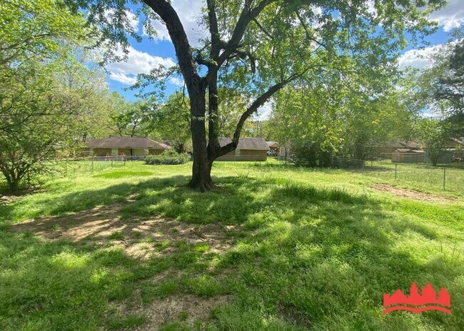 Building Photo - 3645 Carroll Dr