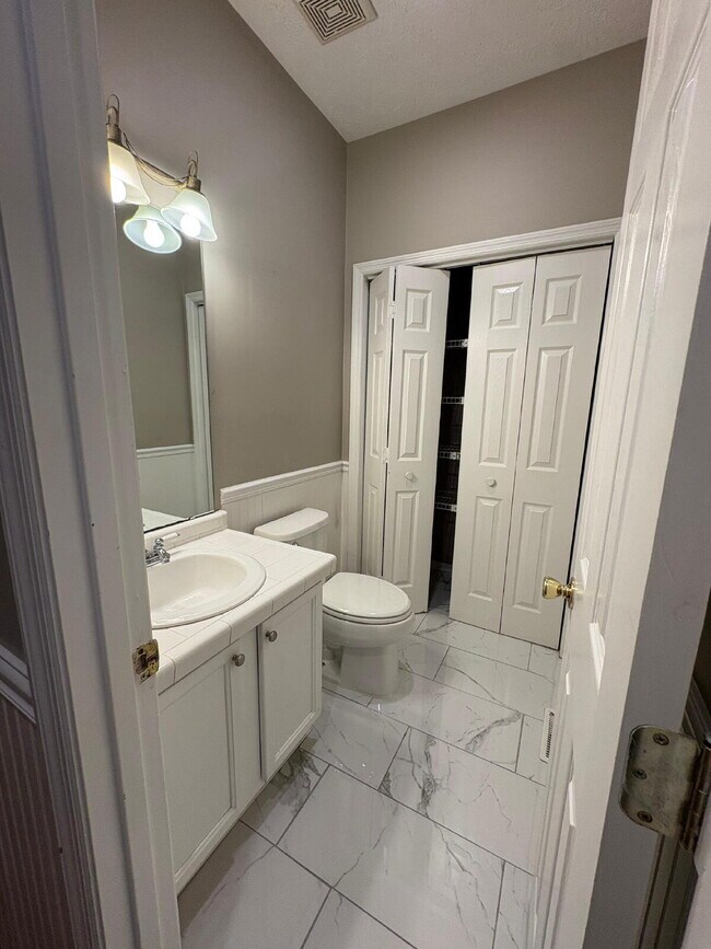 Building Photo - Beautiful executive home, in desirable neighborhood close to schools and Fort Bragg