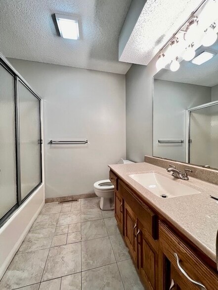 Building Photo - 1220 SE 8th St