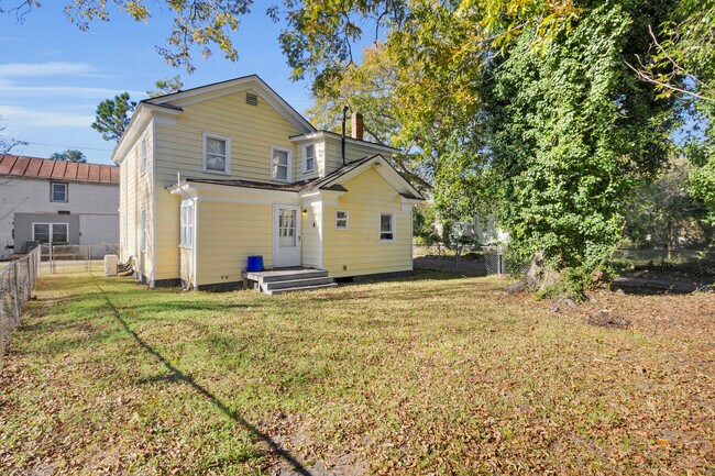 Building Photo - 522 Crawford St