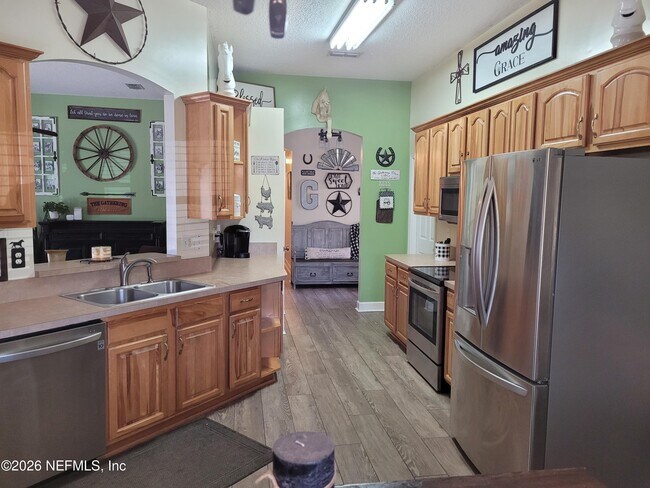 Building Photo - 906 County Rd 217