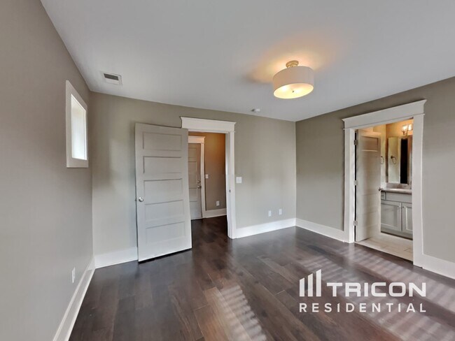 Building Photo - 1200 Hillwood Private Cove