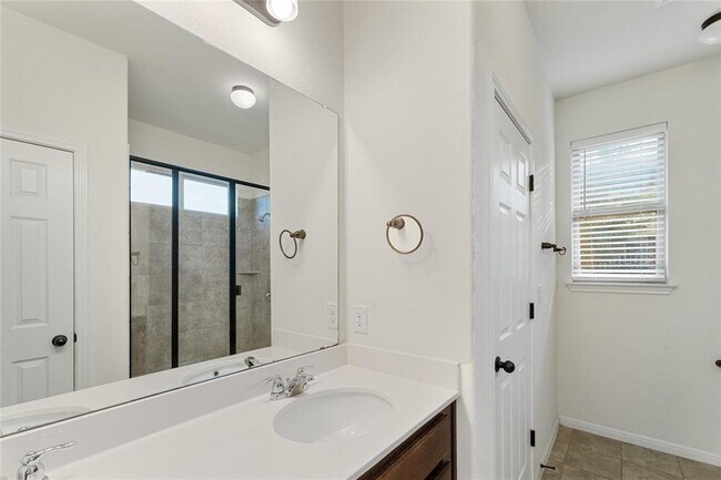 Building Photo - 3240 E Whitestone Blvd