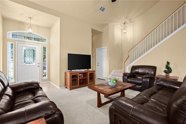 Building Photo - 921 Gentry Dr
