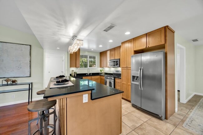 Building Photo - 4330 Baywood Way