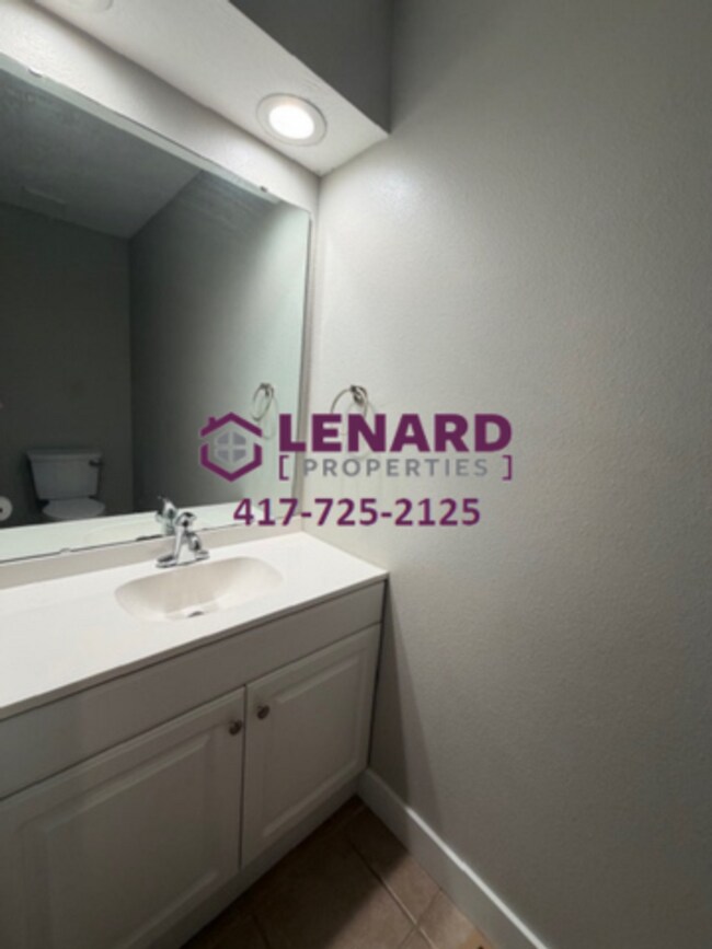 Building Photo - Spacious 3 Bedroom Home!