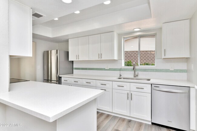 Building Photo - 8444 E Plaza Ave