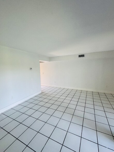 Building Photo - 1021 Adams Ave