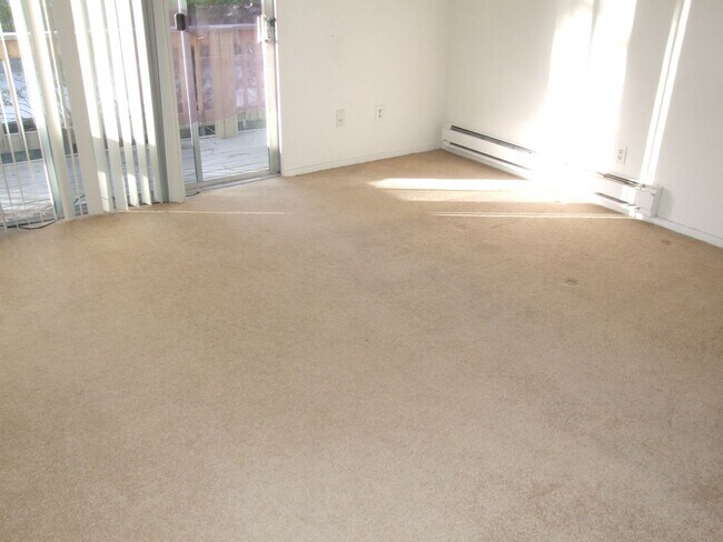 Building Photo - 2 Bedroom in Central Incline (IM21)