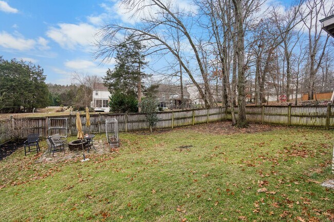 Building Photo - 2040 Towering Oaks Drive