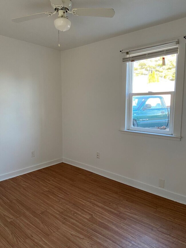 Buckeye Lake Two Bedroom House 4774 Walnut Rd Buckeye Lake OH 43008