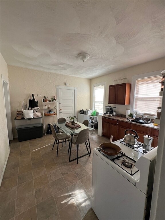 Building Photo - 36 Melendy Ave