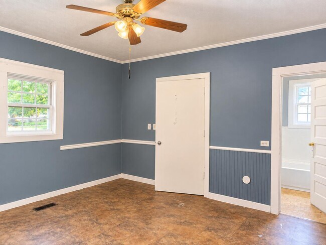 Building Photo - 425 Lakeview St