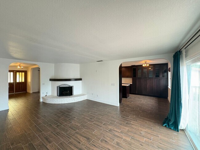 Building Photo - Spacious Vista Home with Large Lot, Designer Finishes & Guest Suite