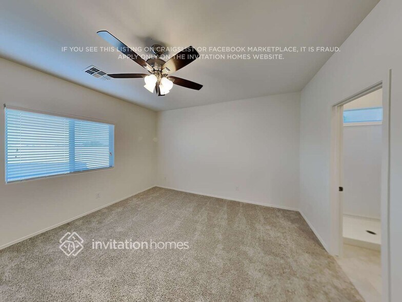 Building Photo - 18099 N Lakeside Ct