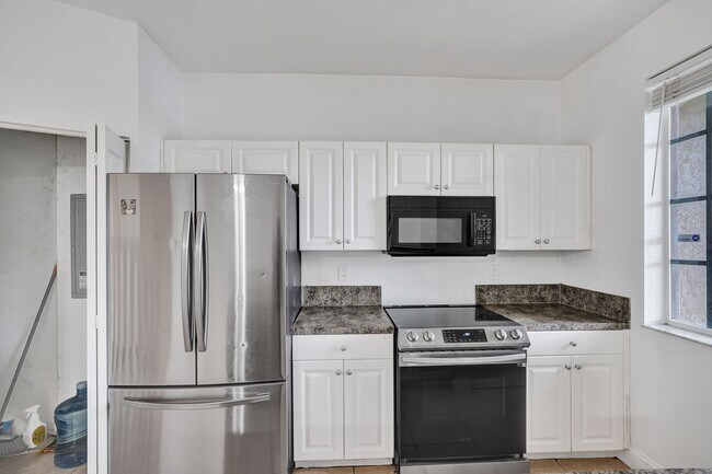 Building Photo - 2021 Island Dr