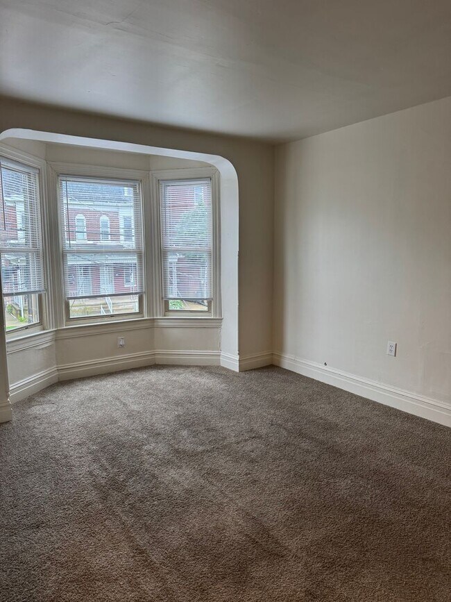 Building Photo - 1559 W King St