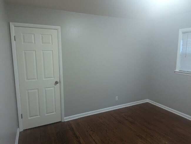 Building Photo - 8039-8041-8041 W Beckett Ave